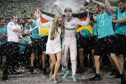 Nico Rosberg, Mercedes AMG F1 celebrates his World Championship with his wife Vivian Rosberg, and th