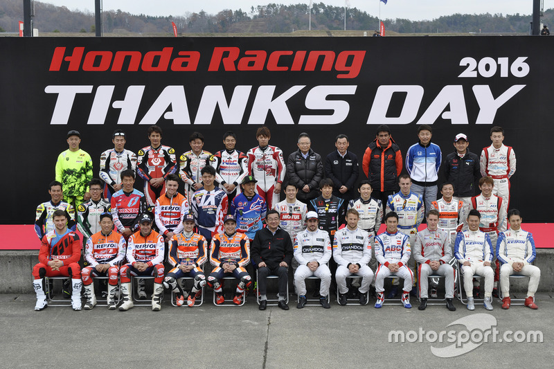 参加ドライバー&ライダー&監督、全員集合!