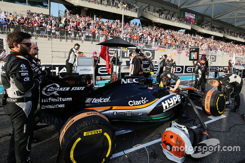 Sergio Perez, Sahara Force India F1 VJM09, sur la grille de départ