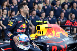 Daniel Ricciardo, Red Bull Racing at a team photograph