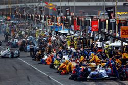 Takuma Sato, Andretti Autosport Honda makes a pit stop ahead of the field