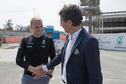 Vallteri Bottas con Giuseppe D'Arrigo, Direttore Generale e Amministratore Delegato di PETRONAS Lubricants International