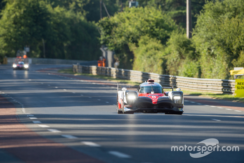 #8 Toyota Gazoo Racing Toyota TS050 Hybrid: Anthony Davidson, Sébastien Buemi, Kazuki Nakajima