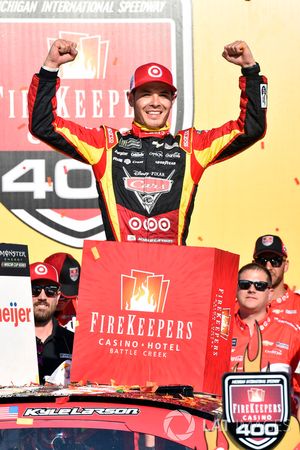 Race winner Kyle Larson, Chip Ganassi Racing Chevrolet