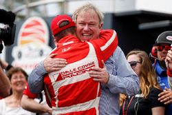 Race winner Sébastien Bourdais, Dale Coyne Racing Honda and Dale Coyne celebrating 