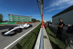 Photographers shoot Felipe Massa, Williams FW40