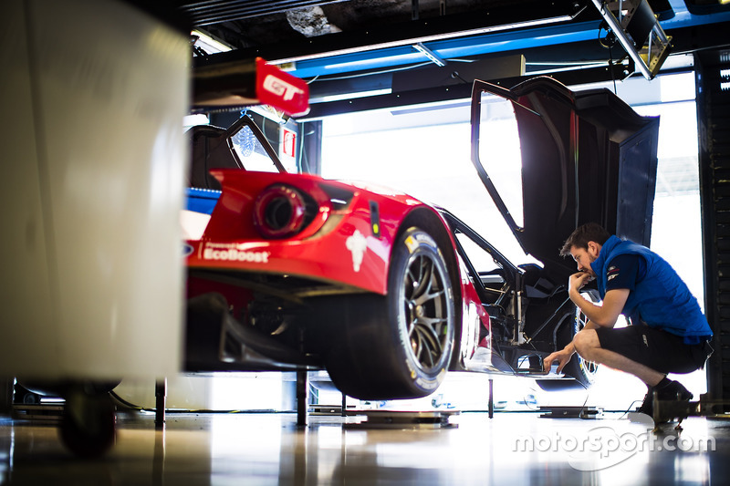 Ford Chip Ganassi Racing mechanic