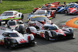 #1 Porsche Team Porsche 919 Hybrid: Neel Jani, Andre Lotterer, Nick Tandy, #7 Toyota Gazoo Racing Toyota TS050 Hybrid: Mike Conway, Kamui Kobayashi, Yuji Kunimoto