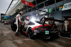 #91 Porsche Team Porsche 911 RSR: Richard Lietz, Frédéric Makowiecki