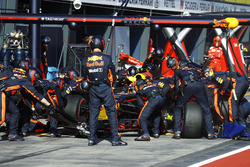 Max Verstappen, Red Bull Racing RB13, makes a stop