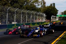Marcus Ericsson, Sauber C36, leads Kevin Magnussen, Haas F1 Team VF-17