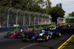 Marcus Ericsson, Sauber C36, leads Kevin Magnussen, Haas F1 Team VF-17