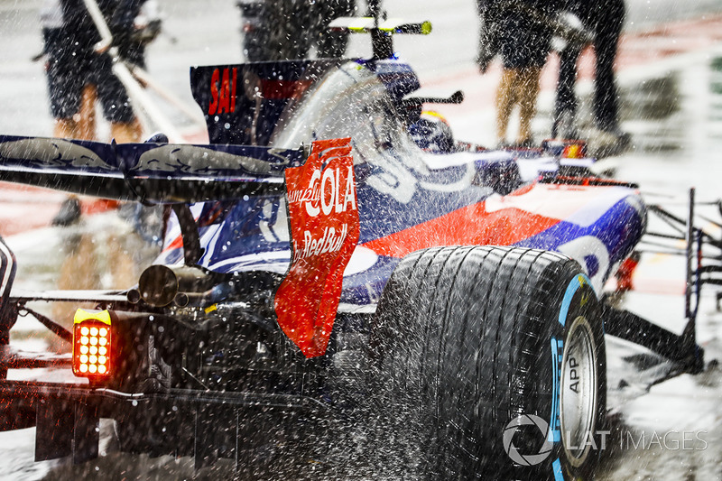 15: Carlos Sainz Jr., Scuderia Toro Rosso STR12 (termasuk penalti 10 grid)