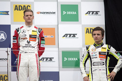 Podio de novato: primer lugar: Mick Schumacher, Prema Powerteam, Dallara F317 - Mercedes-Benz y Land
