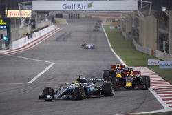 Lewis Hamilton, Mercedes F1 W08, Max Verstappen, Red Bull Racing RB13, Daniel Ricciardo, Red Bull Racing RB13