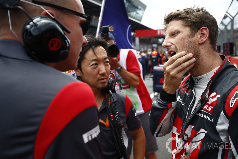 Romain Grosjean, Haas F1 Team Team, Ayao Komatsu, Chief Race Engineer, Haas F1 Team Team