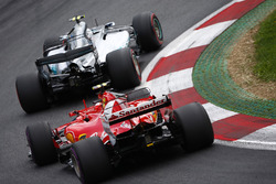 Valtteri Bottas, Mercedes AMG F1 W08, Kimi Raikkonen, Ferrari SF70H