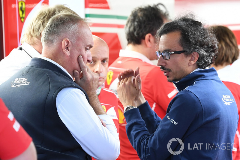 Laurent Mekies, director de seguridad de la FIA en el box de Ferrari