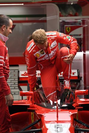 Sebastian Vettel, Ferrari SF70H with cockpit shield