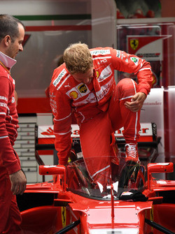 Sebastian Vettel, Ferrari SF70H con il dispositivo shield installato sulla sua monoposto