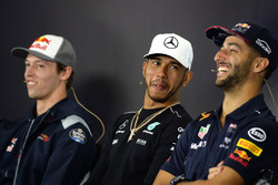 Daniil Kvyat, Scuderia Toro Rosso, Lewis Hamilton, Mercedes AMG F1 and Daniel Ricciardo, Red Bull Ra