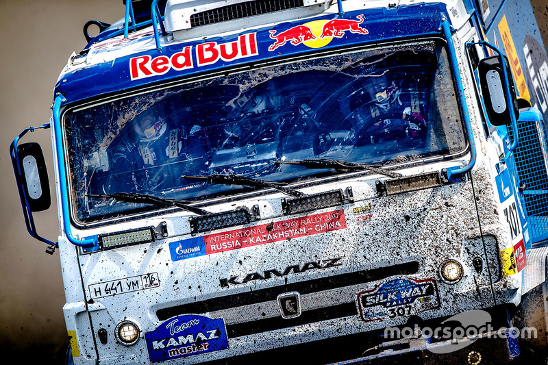 #307 KAMAZ-master Team: Eduard Nikolaev, Evgenii Iakovlev, Vladimir Rybakov