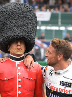 Jenson Button, McLaren, Palace Guard