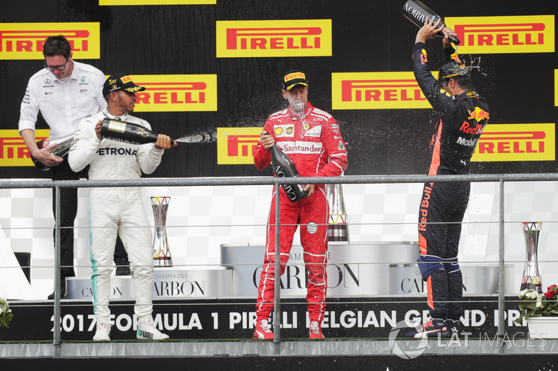 Podium: segundo, Sebastian Vettel, Ferrari, Lewis Hamilton, Mercedes AMG F1, tercero, Daniel Ricciardo, Red Bull Racing