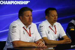 Zak Brown, Direttore Esecutivo, McLaren Technology Group, Yusuke Hasegawa, Senior Managing Officer,