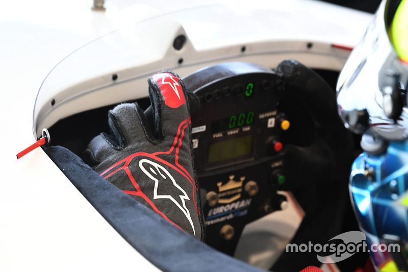 Zsolt Baumgartner, F1 Experiences 2-Seater driver and steering wheel