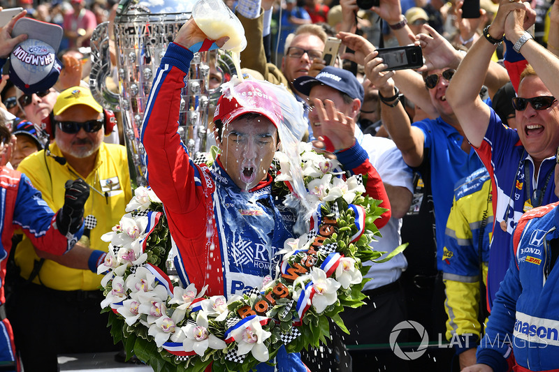 Takuma Sato, Andretti Autosport Honda celebrates the win in Victory Lane with milk