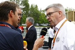 Ross Brawn, Managing Director of Motorsports, FOM, Chase Carey, Chairman, Formula One, talk to the media, including reporter Tom Clarkson