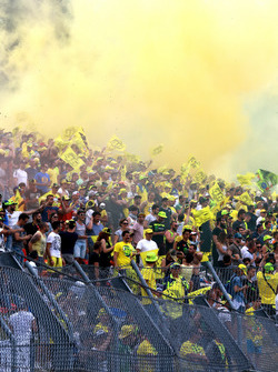 MotoGP 2017 Motogp-italian-gp-2017-fans-of-valentino-rossi-yamaha-factory-racing