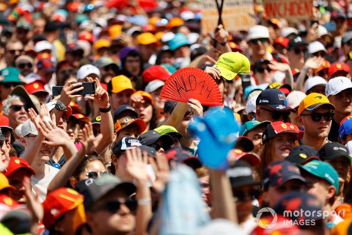 Aficionados en la fanzone
