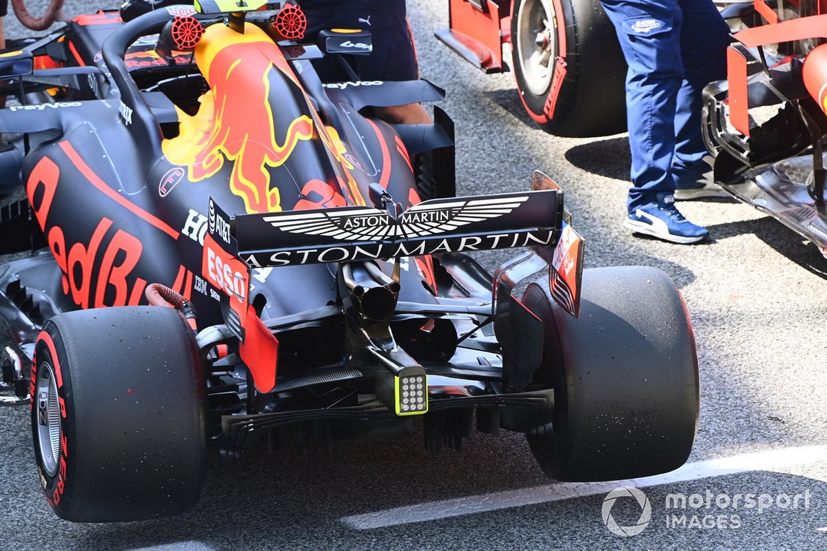 El monoplaz de Alex Albon, Red Bull Racing RB16, en Parc Ferme