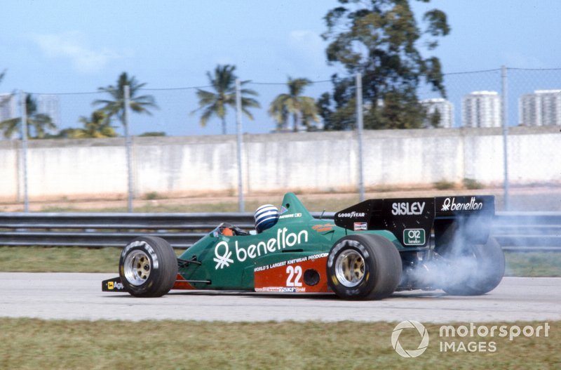 Riccardo Patrese, Alfa Romeo 184T, with smoke at the rear
