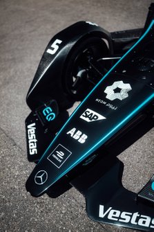 Mercedes-Benz EQ Silver Arrow 01 black livery