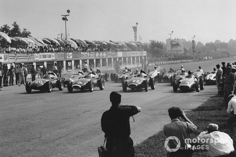 Stuart Lewis-Evans,Vanwall, on pole ahead of team mates Stirling Moss, Tony Brooks and Juan Manuel Fangio, Maserati 250F