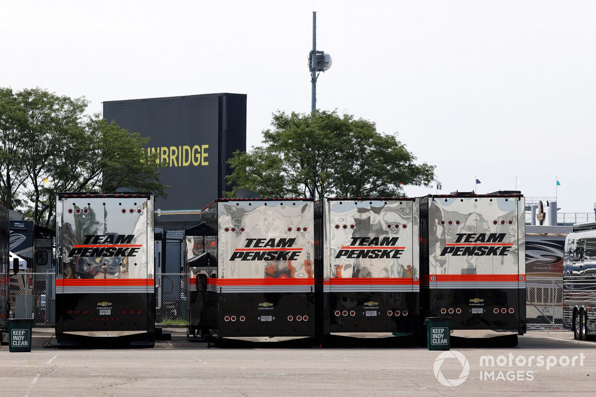 Will Power, Team Penske Chevrolet, Simon Pagenaud, Team Penske Chevrolet, Josef Newgarden, Team Penske Chevrolet transporters, Helio Castroneves, Team Penske Chevrolet