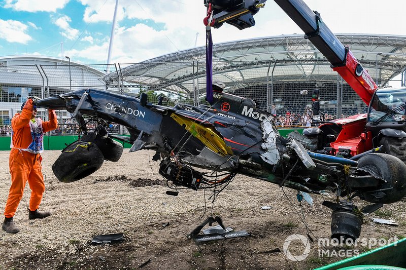 La voiture accidentée de Fernando Alonso, McLaren MP4-31
