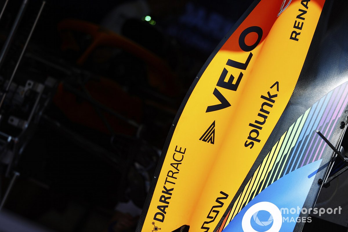 Detalle de la carrocería de McLaren y la marca Velo