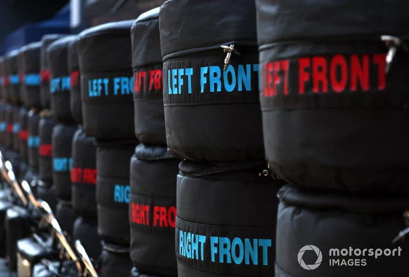 Chauffe-pneus dans le paddock