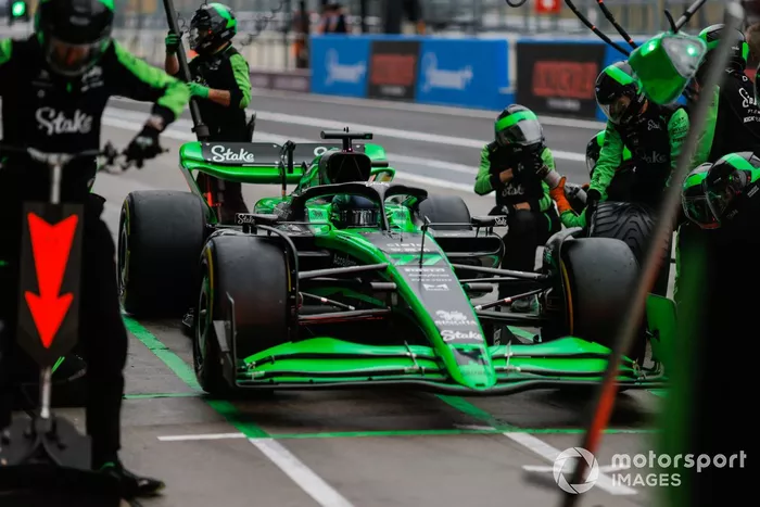 Valtteri Bottas, Kick Sauber C44, dans la voie des stands