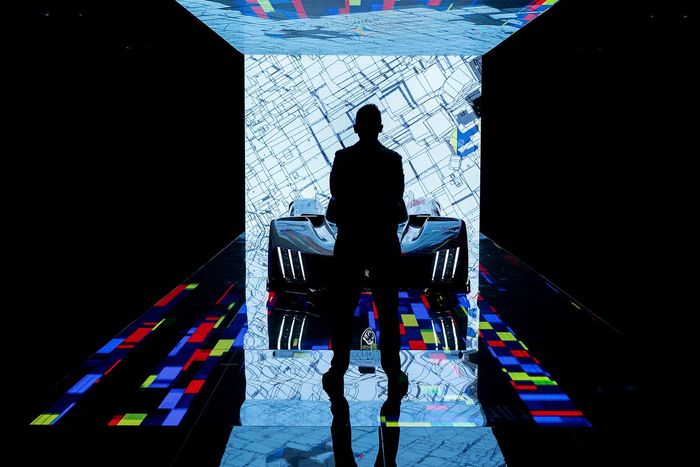 	
Peugeot 9X8 LMH con la decoración para las 24h de Le Mans