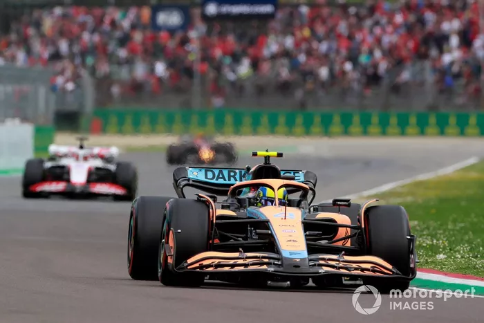 Lando Norris, McLaren MCL36, Kevin Magnussen, Haas VF-22