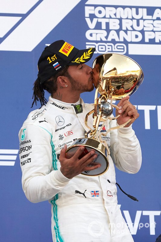 Lewis Hamilton, Mercedes AMG F1, 1st position, kisses his trophy