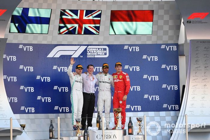 Podio: ganador Lewis Hamilton, Mercedes AMG F, segundo lugar Valtteri Bottas, Mercedes AMG F1 y el tercer lugar  Charles Leclerc, Ferrari