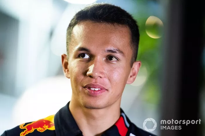 6 - Alex Albon: 1'37.411