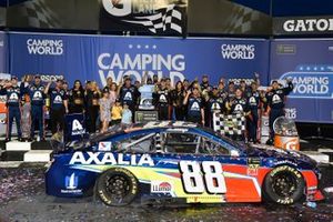  Alex Bowman, Hendrick Motorsports, Chevrolet Camaro Axalta celebrates his win