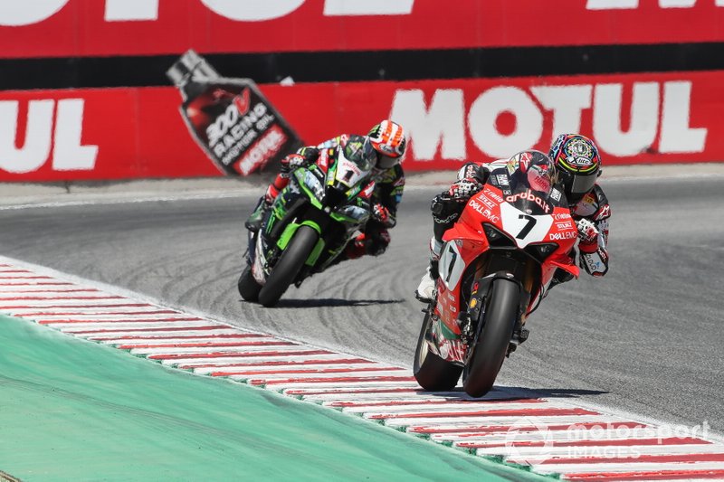 Chaz Davies devant Jonathan Rea